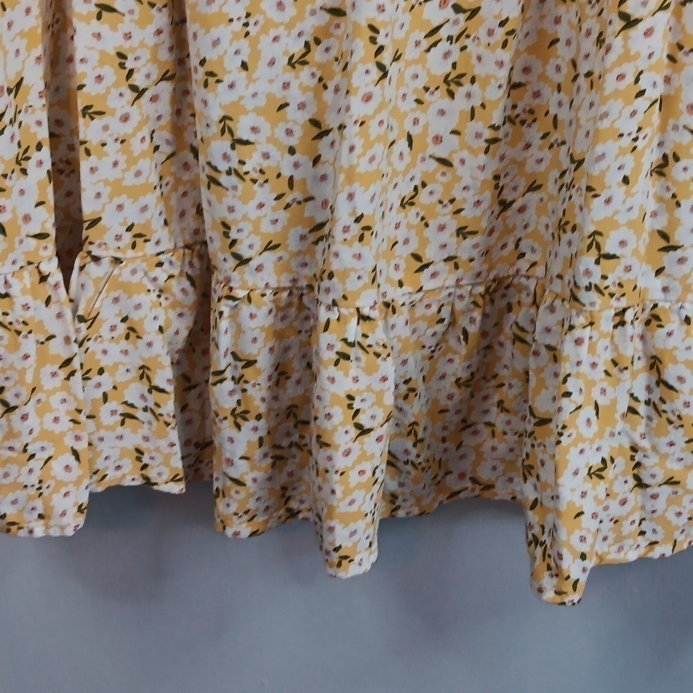 Gently Used Aeropostale Smock Top Yellow Floral Size L - Picture 3 of 7